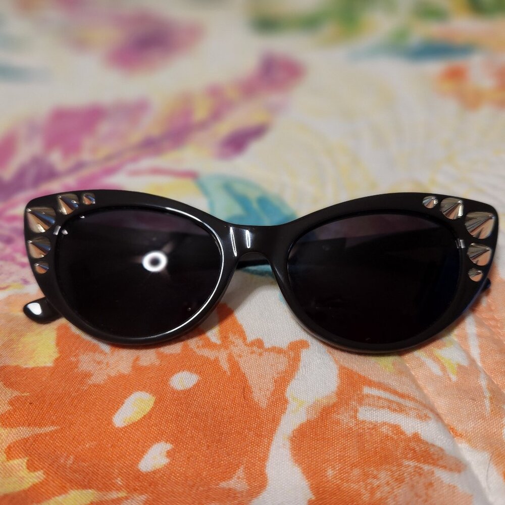 Cat-Eye Classic Black Sunglasses with Spikes/Studs on Frames